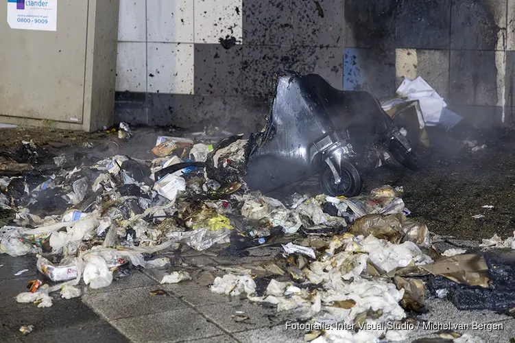 Schade door brand in container aan de Botterweg Diemen
