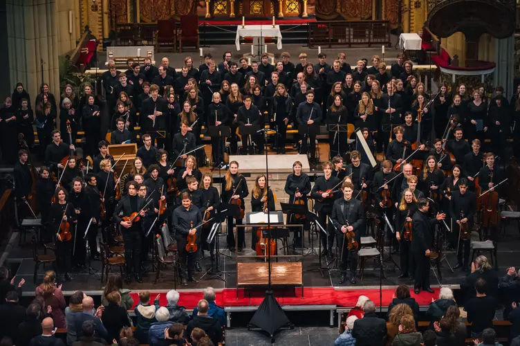 Delftse Studentenmuziekvereniging Krashna Musika geeft concert in Amsterdamse Zuiderkerk