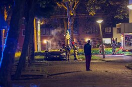 Tesla volledig uitgebrand in Amsterdam Nieuw-West