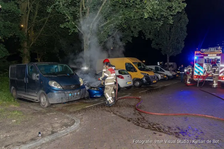 Twee auto’s gaan in vlammen op in korte tijd in Amsterdam-Noord
