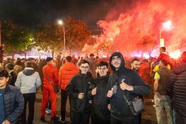 Turkse fans feestend de straat op na bereiken kwartfinale