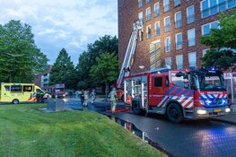Brand in flat in Amsterdam-Zuidoost, trappenhuis vol rook