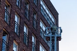 Brand in flat in Amsterdam-Zuidoost, trappenhuis vol rook