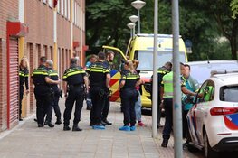 Vrouw doodgestoken in trappenhuis Buikslotermeer, man (22) aangehouden