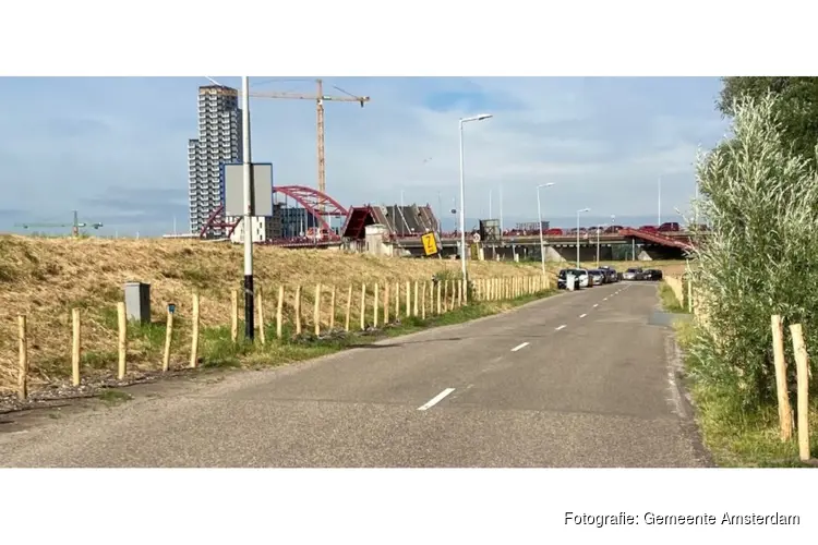 Schellingwouderdijk heeft tijdelijke blauwe parkeerzone