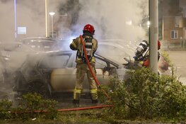 Drie auto’s beschadigd door brand aan Willeskopstraat