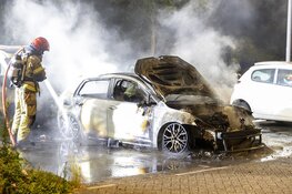Drie auto’s beschadigd door brand aan Willeskopstraat