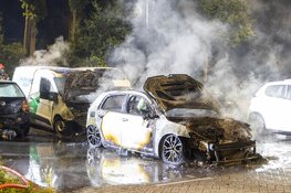 Drie auto’s beschadigd door brand aan Willeskopstraat