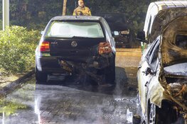 Drie auto’s beschadigd door brand aan Willeskopstraat