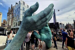 Monument Peter R. de Vries onthuld op Leidseplein