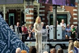 Monument Peter R. de Vries onthuld op Leidseplein