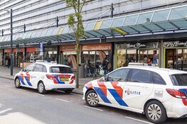 Overval Used Products Tussen Meer Amsterdam, vitrine kapotgeslagen