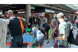 Demonstratie op luchthaven Schiphol door Extinction Rebellion