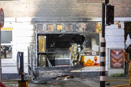 Flinke schade door explosie bij snackbar in Amsterdam