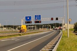 Auto over de kop bij Coentunnel