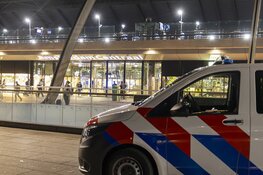 Man in been gestoken achter Centraal Station, verdachte aangehouden