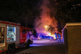 Auto verwoest na brand in Amsterdam Nieuw-West