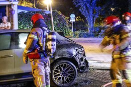 Auto loopt veel schade op na brand in Amsterdam-Zuid