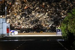 Brand bij afvalbedrijf aan Vlothavenweg