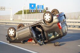 Auto op de kop vlak na Coentunnel