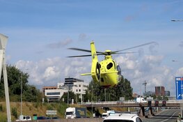 A10 afgesloten door ongeluk, traumahelikopter landt op snelweg