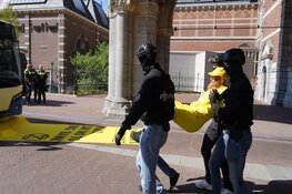 Doorgang Rijksmuseum geblokkeerd door Extinction Rebellion