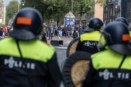 ME ingezet tegen Ajax-fans bij hoofdbureau politie in Amsterdam
