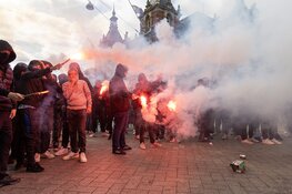 ME ingezet tegen Ajax-fans bij hoofdbureau politie in Amsterdam
