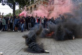 ME ingezet tegen Ajax-fans bij hoofdbureau politie in Amsterdam
