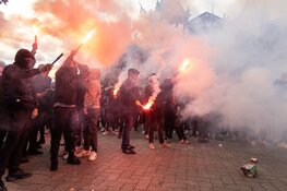 ME ingezet tegen Ajax-fans bij hoofdbureau politie in Amsterdam