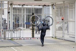 ME ingezet tegen Ajax-fans bij hoofdbureau politie in Amsterdam