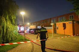 Metershoge vlammen na autobrand in Amsterdam