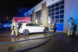 Twee auto's door brand beschadigd