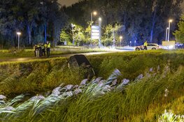 Auto doorgeschoten in sloot Anderlechtlaan