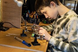 Na 8 scholen eindelijk weer gelukkig: hoe de hoogbegaafde Roy (12) zijn plek heeft gevonden
