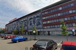 Ajax met tien man naar remise in Praag