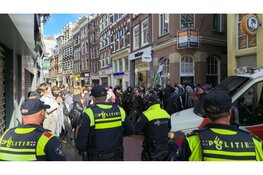 Mobiele Eenheid in aftie bij Pro-Palestinademonstratie in Amsterdam