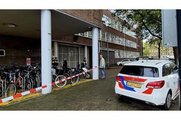 Doos met munitie afgegeven bij hoofdbureau politie Amsterdam, EOD aanwezig