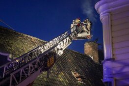 Schoorsteenbrand Nieuwendammerdijk in Amsterdam-Noord