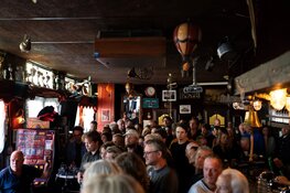Amsterdams boek voor behoud van de bruine kroeg