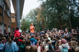 Olympisch Hockeyer Derck de Vilder Terug op de St. Jozefschool in Amsterdam