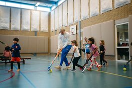 Olympisch Hockeyer Derck de Vilder Terug op de St. Jozefschool in Amsterdam