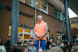 Olympisch Hockeyer Derck de Vilder Terug op de St. Jozefschool in Amsterdam
