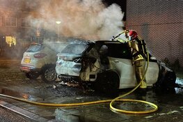 Auto in brand aan Riethalmweg in Landsmeer