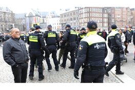 Politie in actie op De Dam, vanwege Maccabi Tel Aviv-fans in Amsterdam