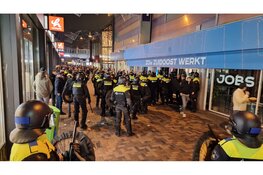 ME houdt pro-Palestinademonstranten tegen