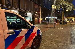Politie schiet vrouw in been bij dreigende situatie bij wooncomplex in Amsterdam-centrum