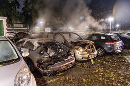 Drie auto’s gaan in vlammen op bij nachtelijke autobrand