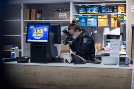Jongen neergestoken in Albert Heijn aan Kinkerstraat