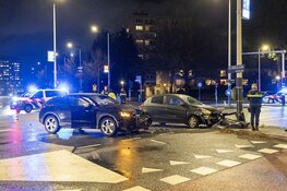 Deur van auto geknipt na ongeval De Boelelaan